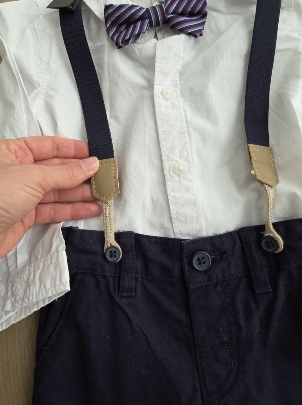 H&M Baby Formal Outfit NWT 12–18M White Shirt Navy Pants Suspenders Bow Tie - Picture 4 of 6